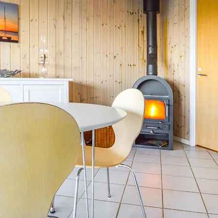 Ferienhaus Three-bedroom In Hemmet